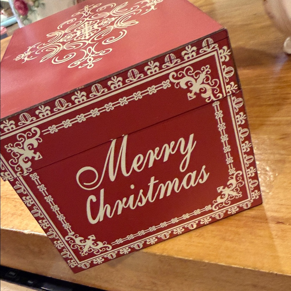 Vintage Festive Red Merry Christmas Box - Picture 8 of 13